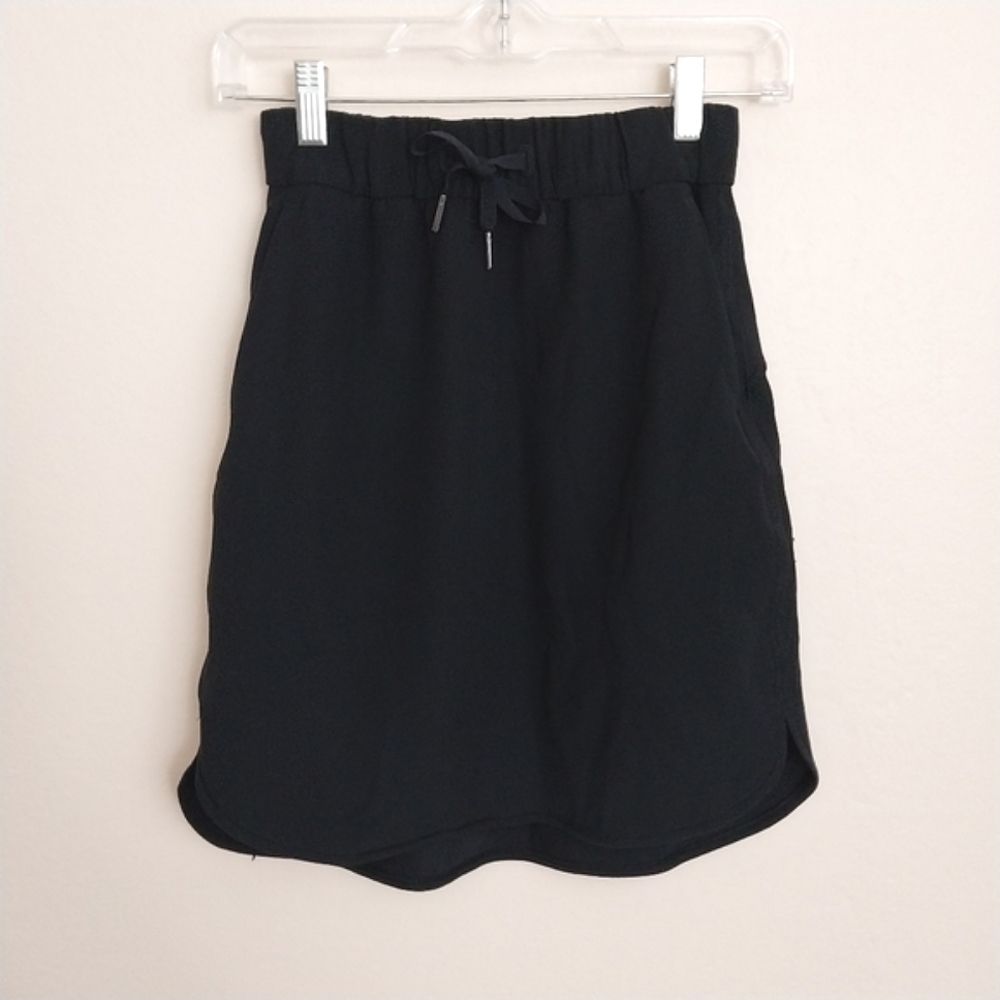 Lululemon on the Fly Skirt Curved Hem Drawstring Waist Pockets Black 2